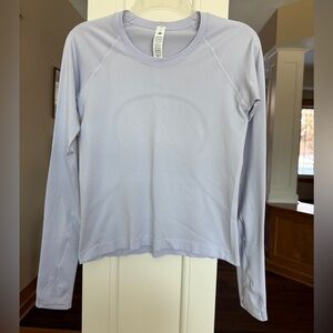 Lululemon Tech Cropped Size 8 Women's Light Purple Long Sleeve Thumbhole Top.